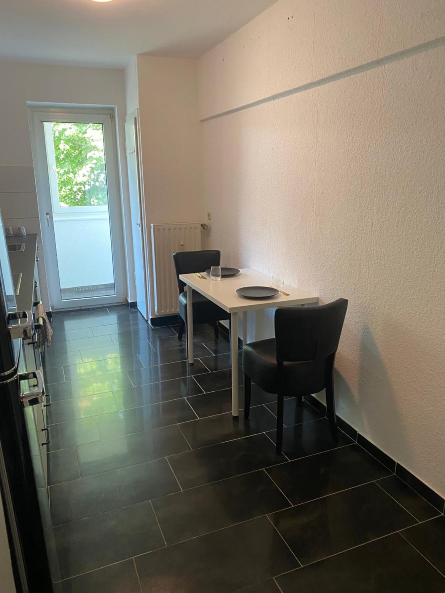 Riesen Bett, Strassenbahn Vor Der Tuer, Beste Lage, Nah Zur Messe, Keine Rechnungen Essen Exterior foto